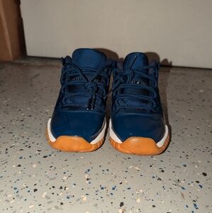 Air Jordan 11 Retro Lows Navy/ Gum Sneaker Sz 5.5Y